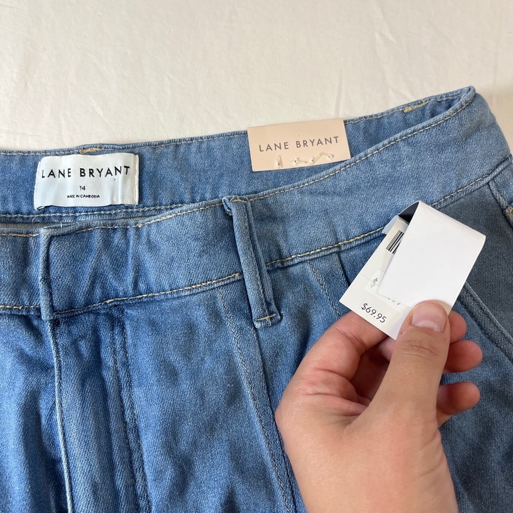 NWT Lane Bryant Blue Denim Belt Loops Button Closure Pleated Front Relaxed Bermu - Picture 6 of 6